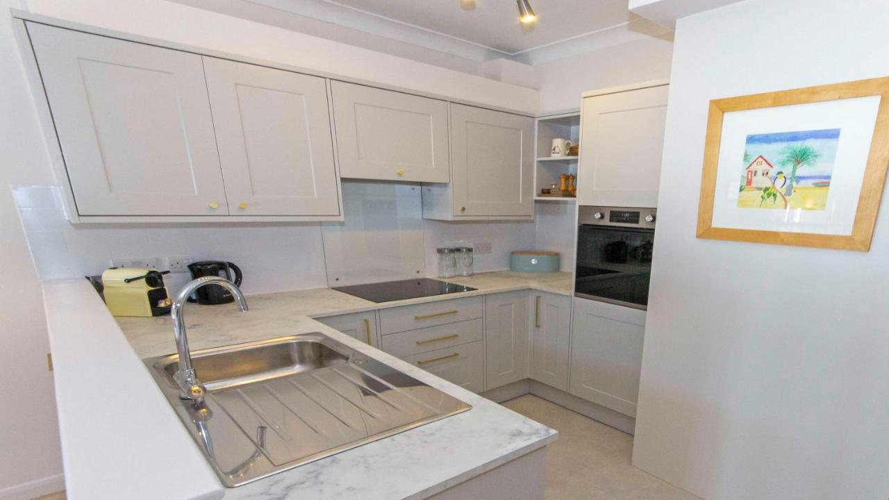 Clifton Court Apt 16 With Indoor Heated Pool & Sea Views 크로이드 외부 사진